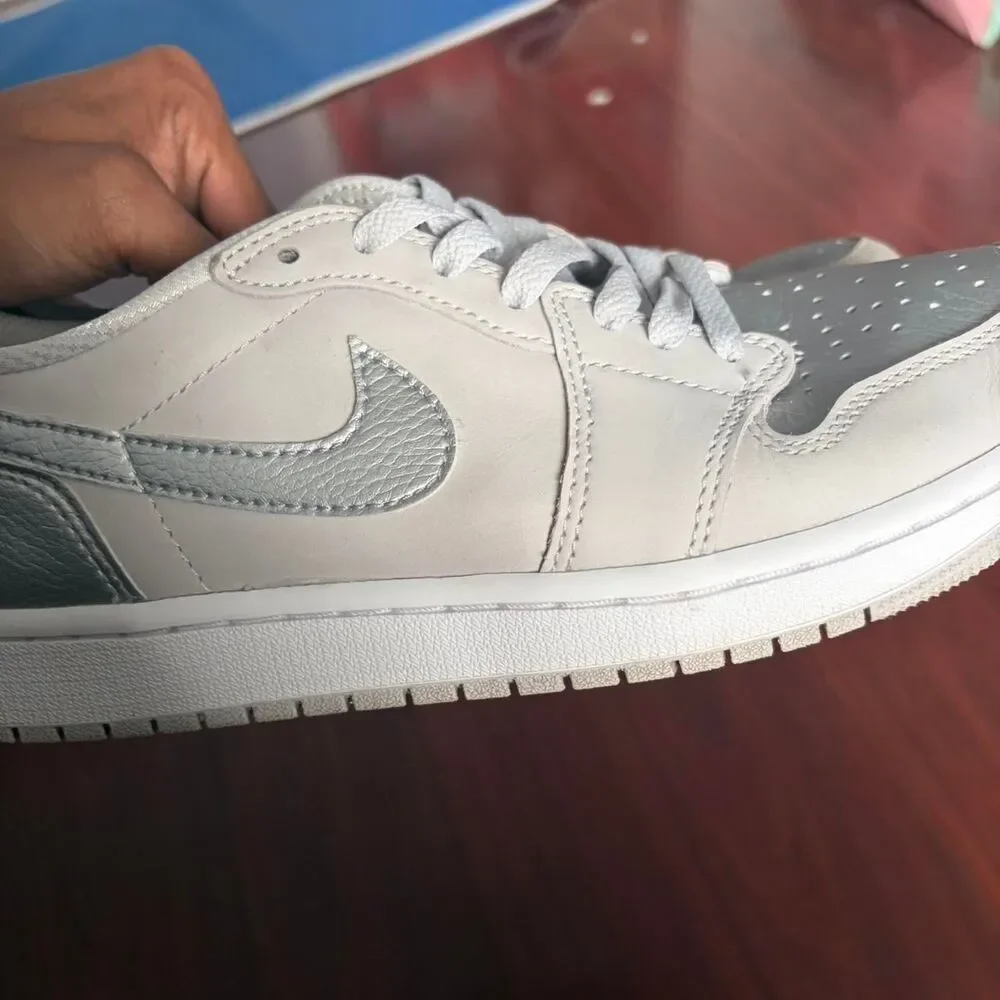 Jordan 1 Retro Low Metallic Silver Trainers